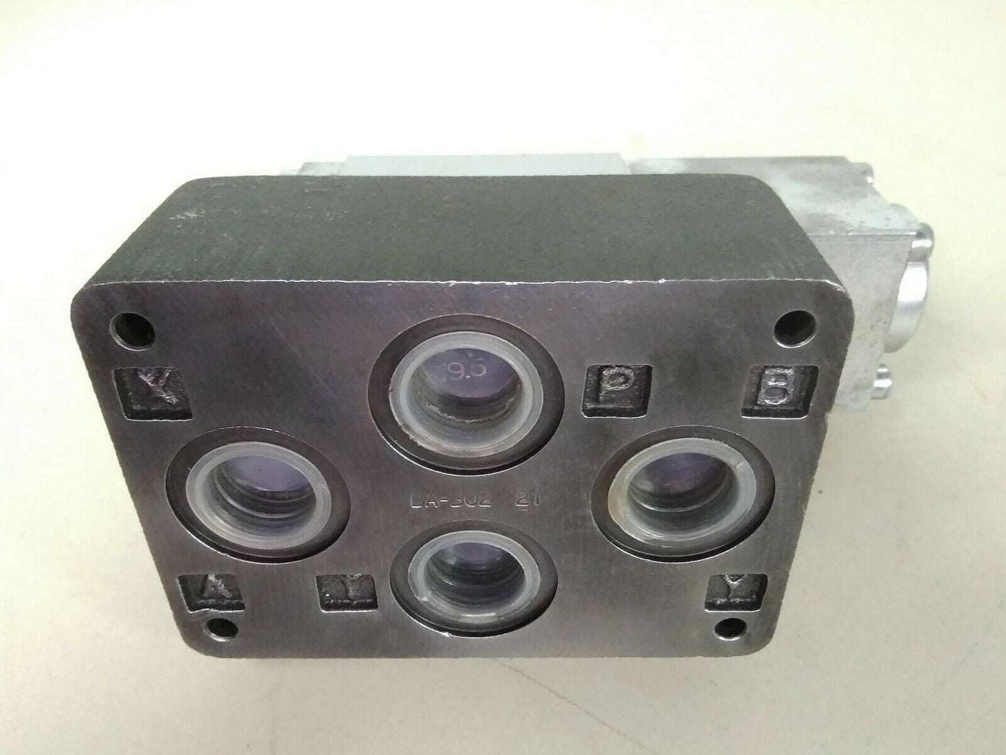 Wandfluh WDMFA06-AB2-G24 Solenoid Valve 350 bar max. Pressure - NEW