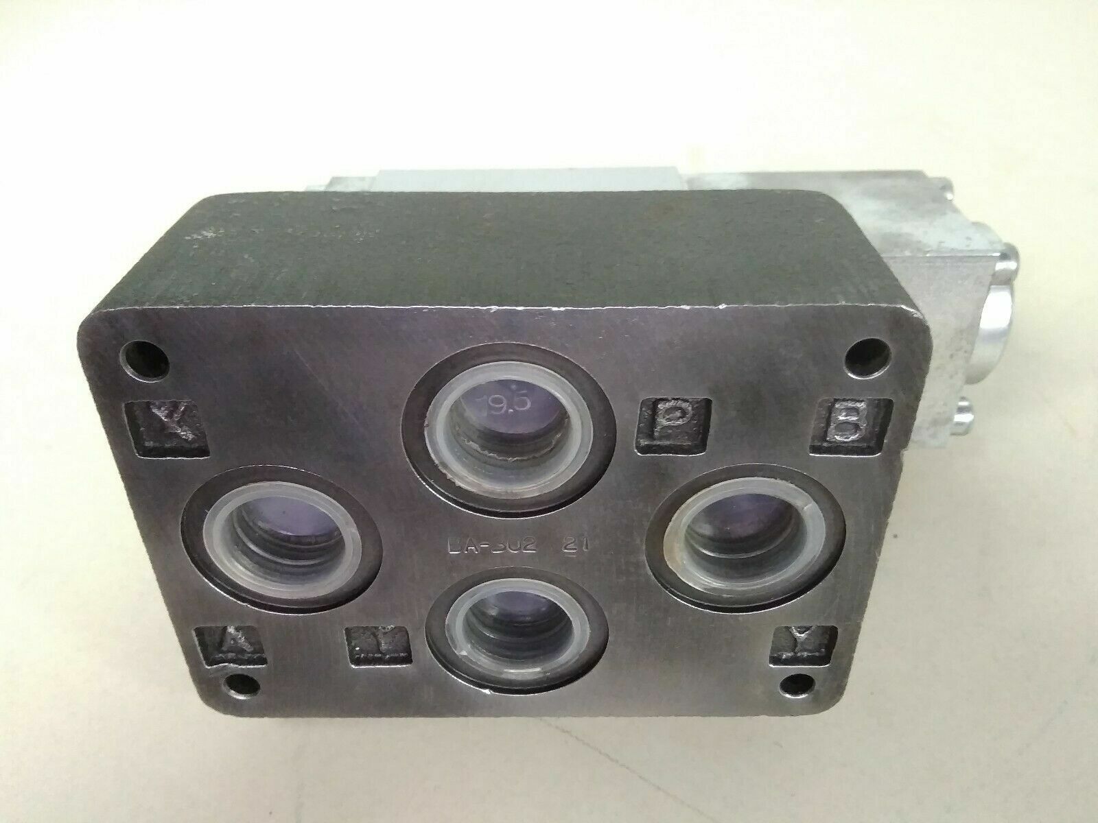 Wandfluh WDMFA06-AB2-G24 Solenoid Valve 350 bar max. Pressure - NEW