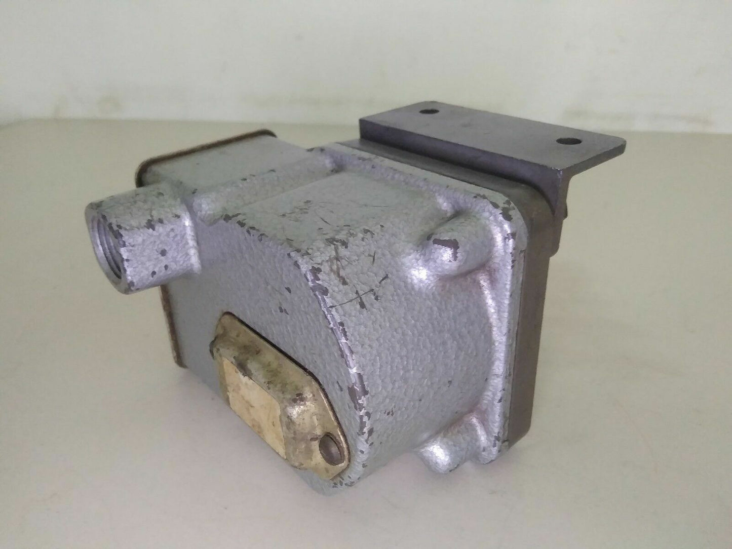 BARKSDALE D1T-B150-LV PRESSURE OR VACUUM ACTUATED SWITCH