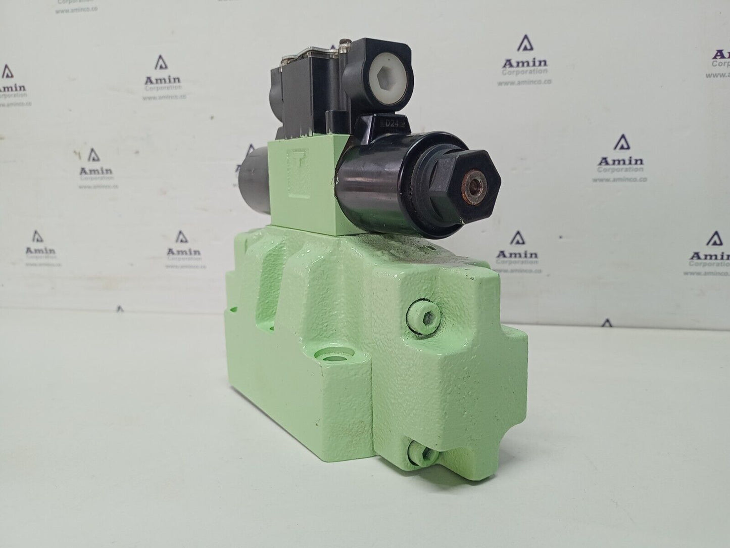 Kawasaki DEH16P-30-220-2WD24AL Directional control valve