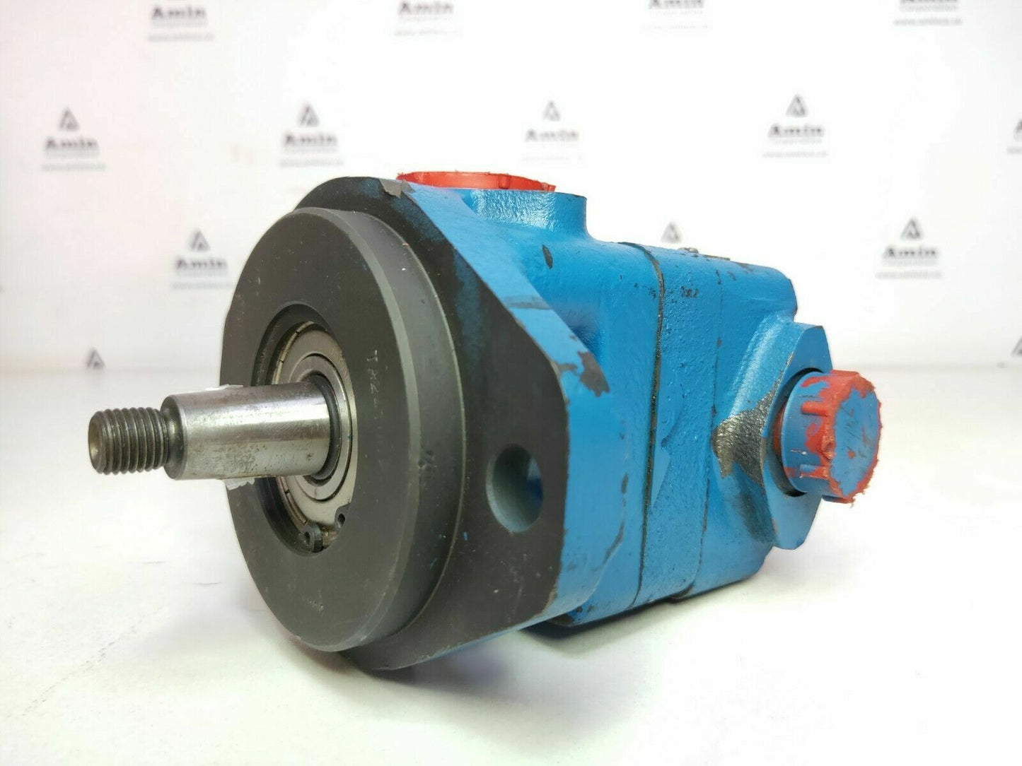 Vickers V110 3567B10 S203 IN148 Hydraulic vane pump - NEW
