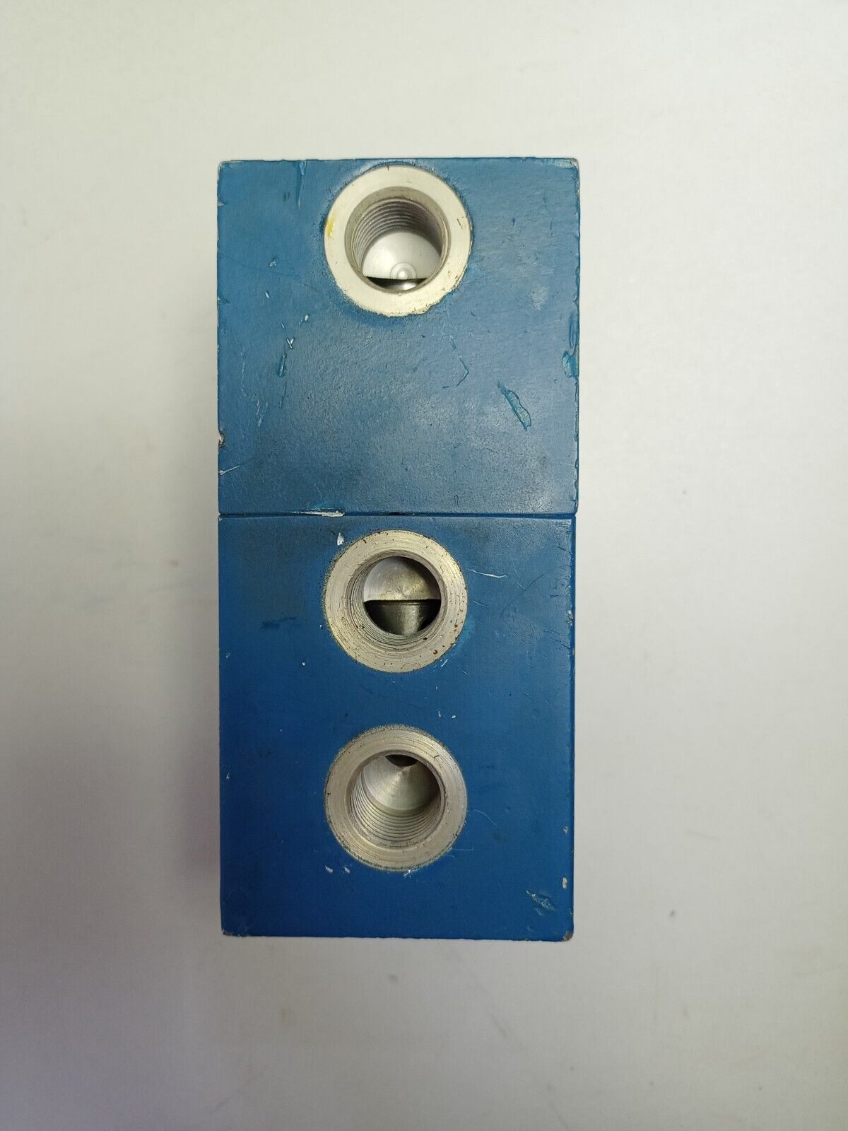 Wabco 3710300000 3/2-way Pneumatic Directional Control Valve - NEW