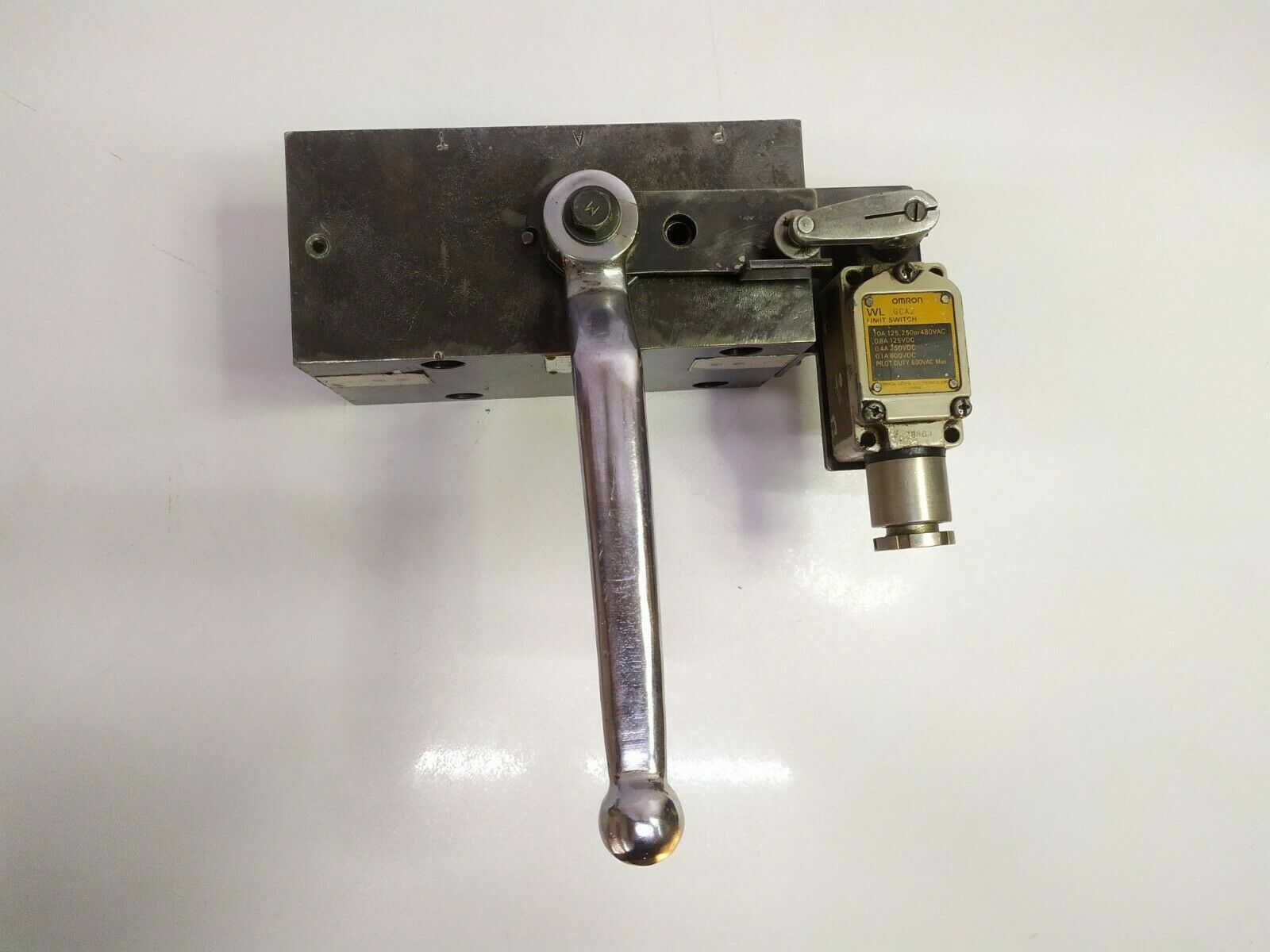 Hirose valve HBV-H-G10-2532-LS with Omron WL GCA2 Limit switch