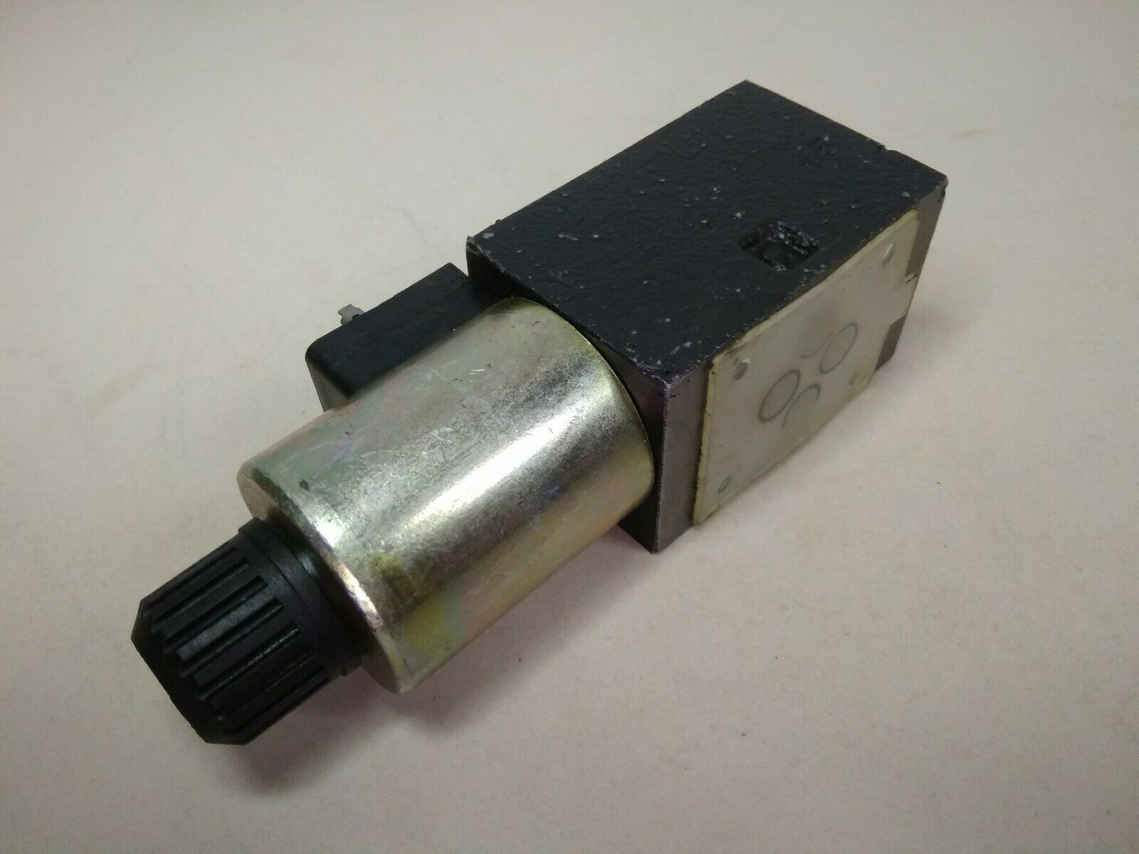 Macgregor MCG-LCH/SV 4/2-1-24V=-E01-M01 Directional control Valve - NEW