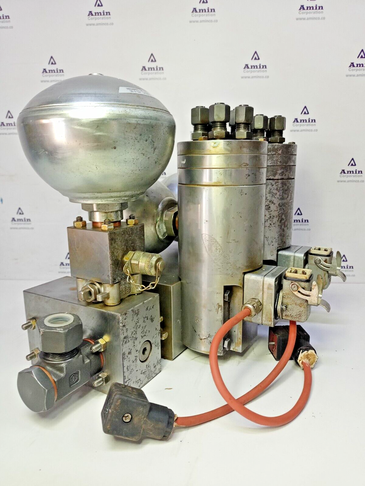 Excavator Energy Accumulator MU70-300, MUV200-500 with Hydraulic valve block