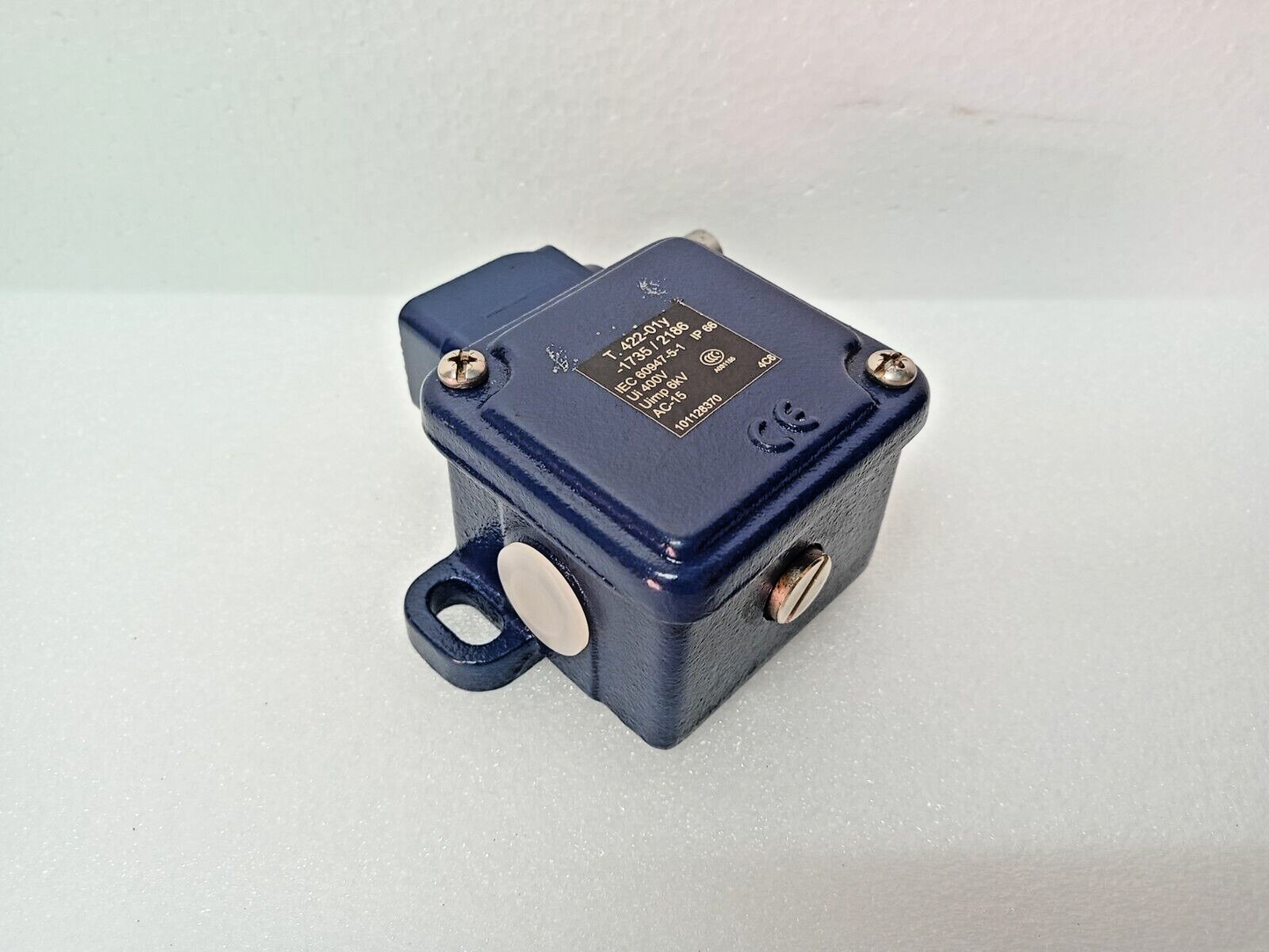 SCHMERSAL T.422-01Y-1735/2186, AC-15, Ui 400V, Uimp 6kV Limit Switch - NEW