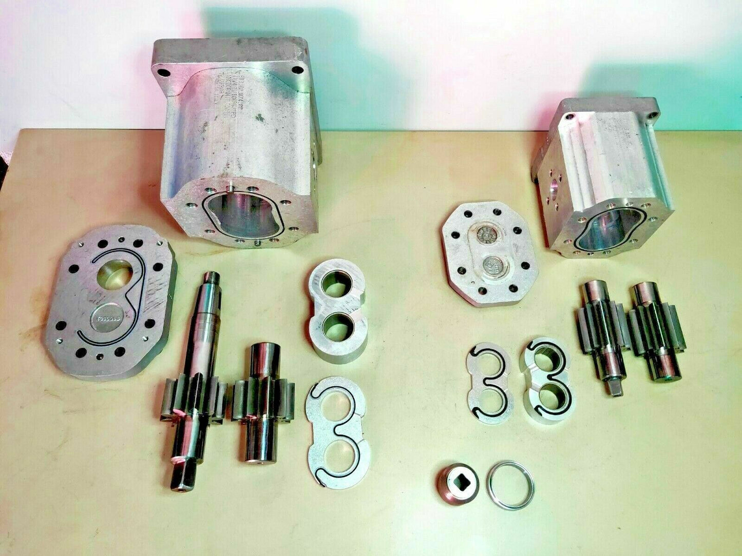 Sundstrand Hydraulic Pump TAW4NN/106R531BD Coupled with SNQ3NN/075RN11DB