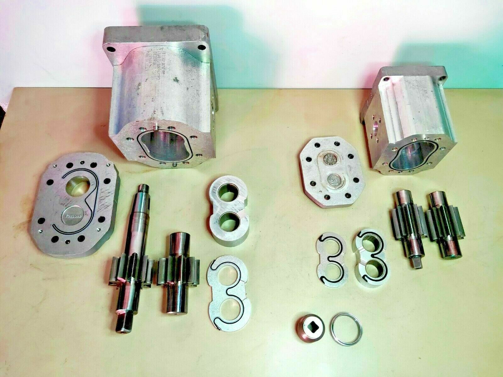 Sundstrand Hydraulic Pump TAW4NN/106R531BD Coupled with SNQ3NN/075RN11DB