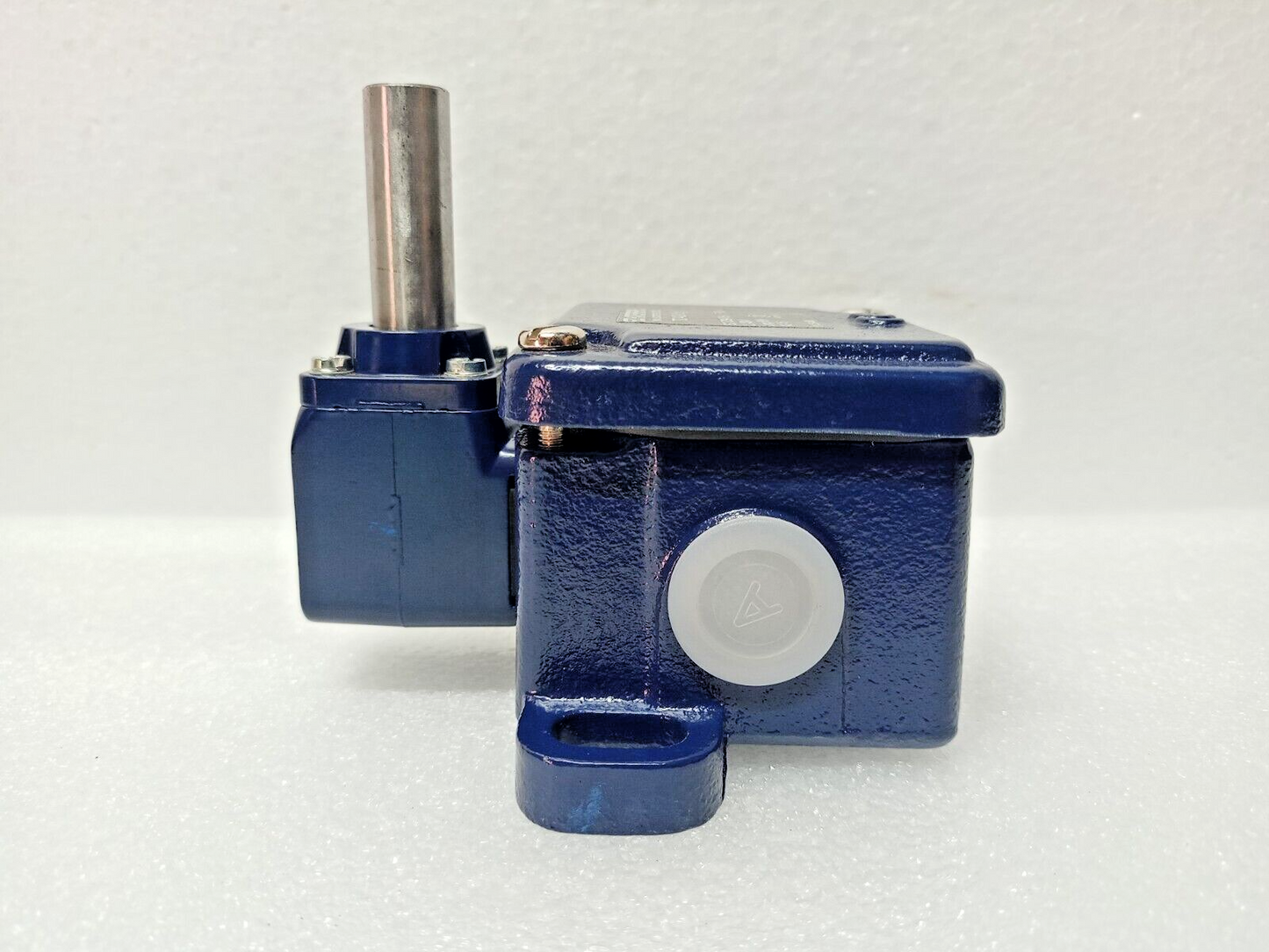 SCHMERSAL TD422-10Y, AC-15, Ui 400V, Uimp 6kV Limit Switch - NEW