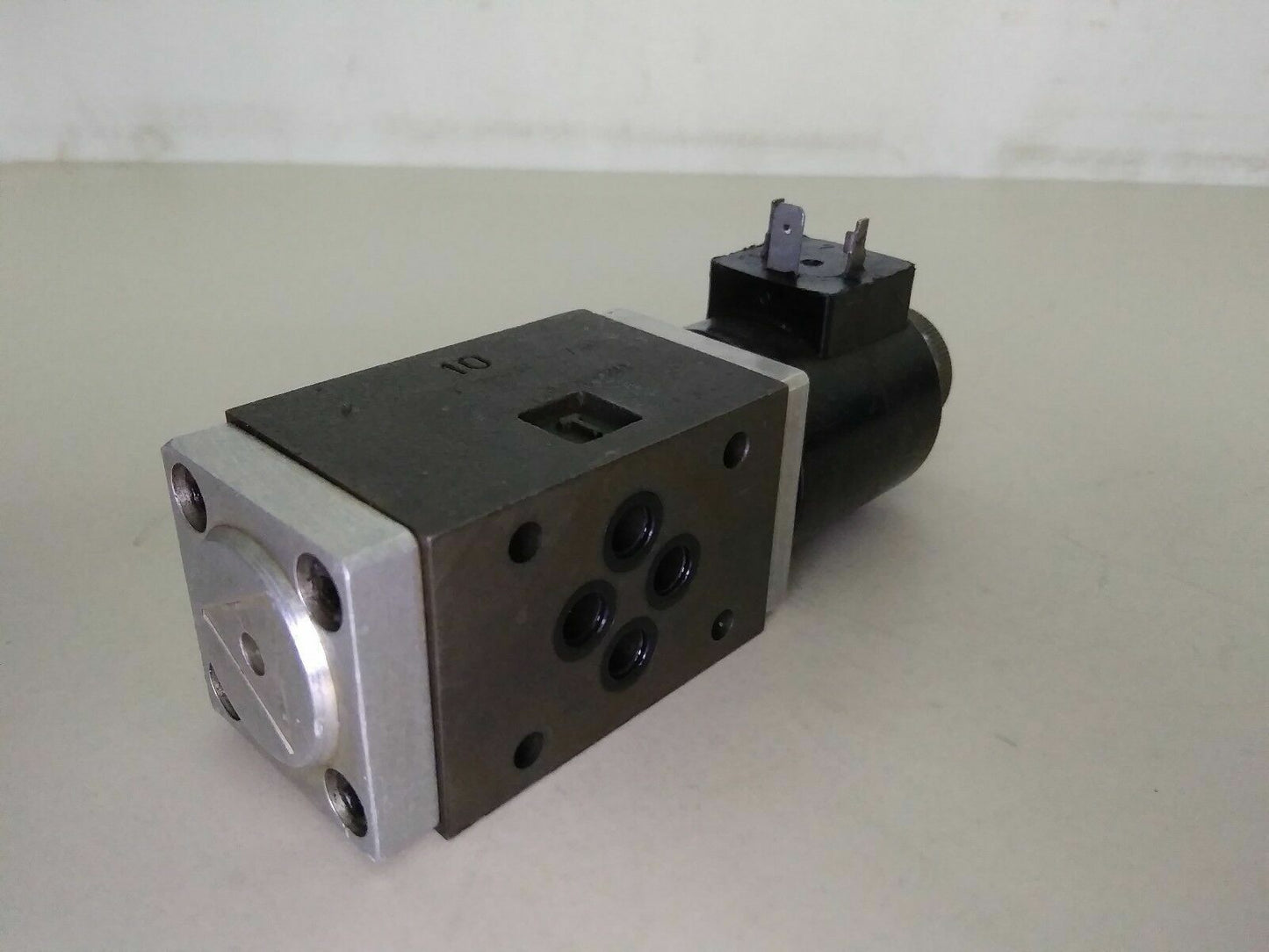 ATOS DHY-9-631 SOLENOID OPERATED DIRECTIONAL VALVE - NEW