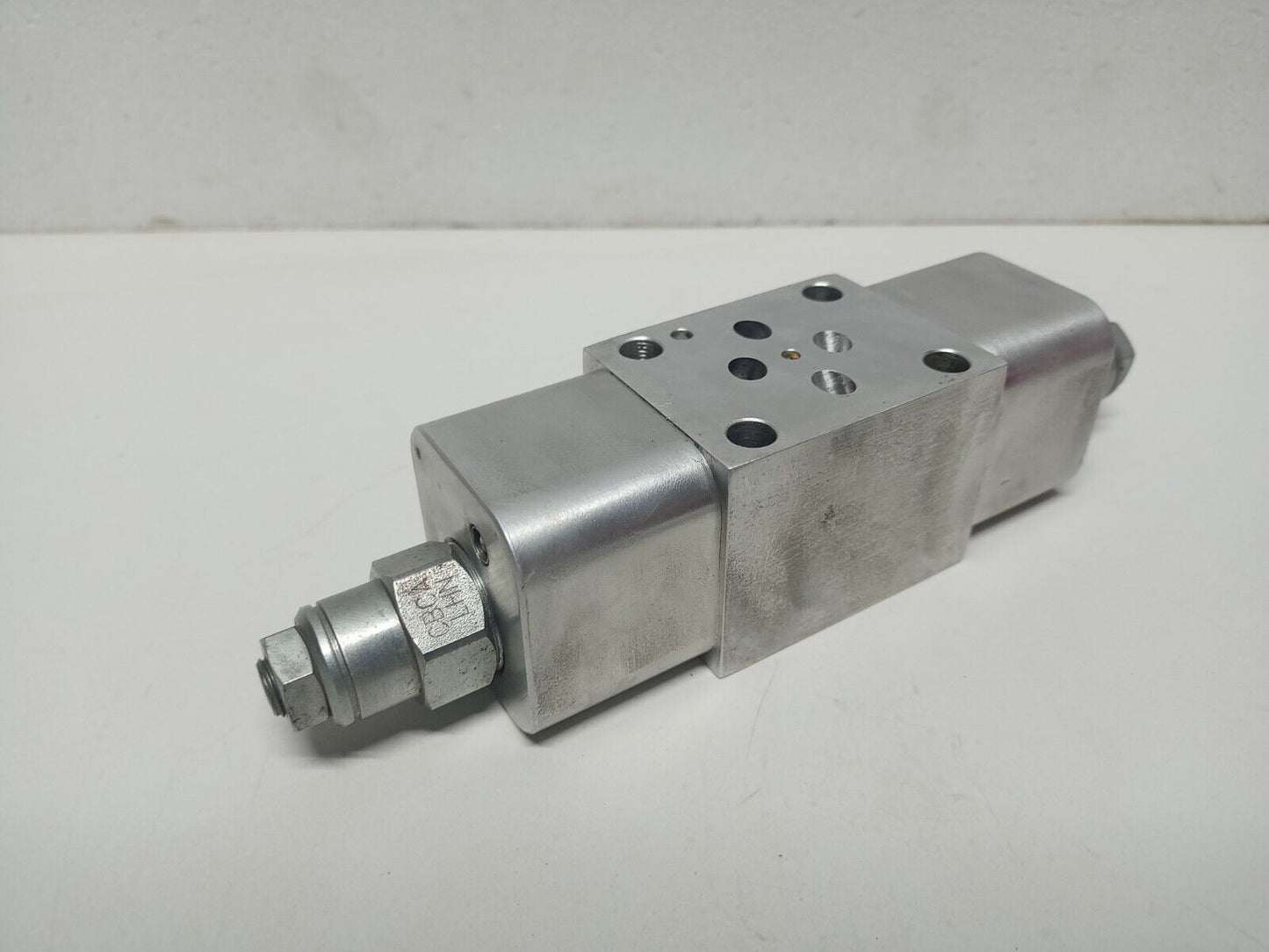 Sun hydraulics EBY 1D01 AC Sandwich valve - NEW