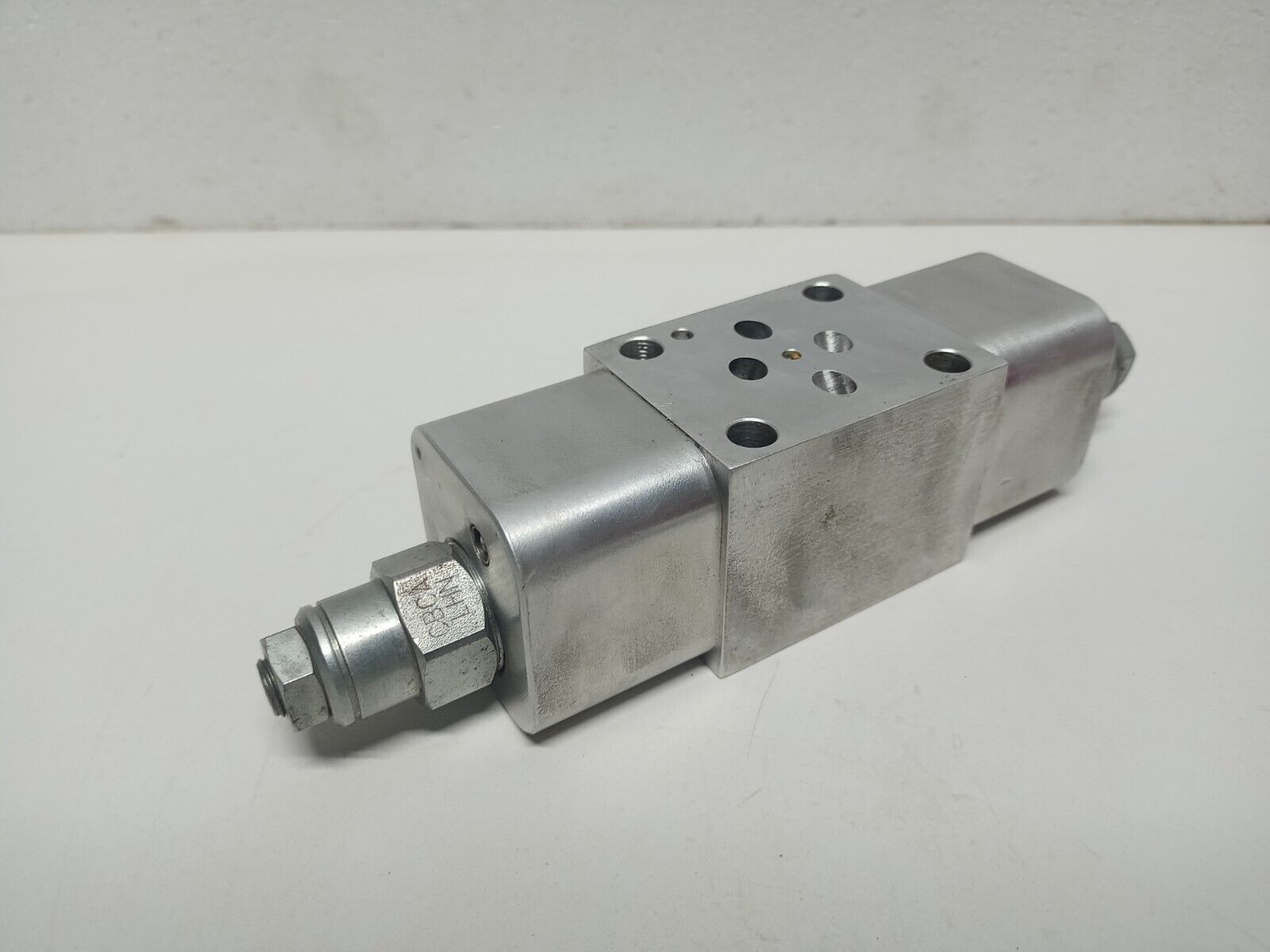 Sun hydraulics EBY 1D01 AC Sandwich valve - NEW