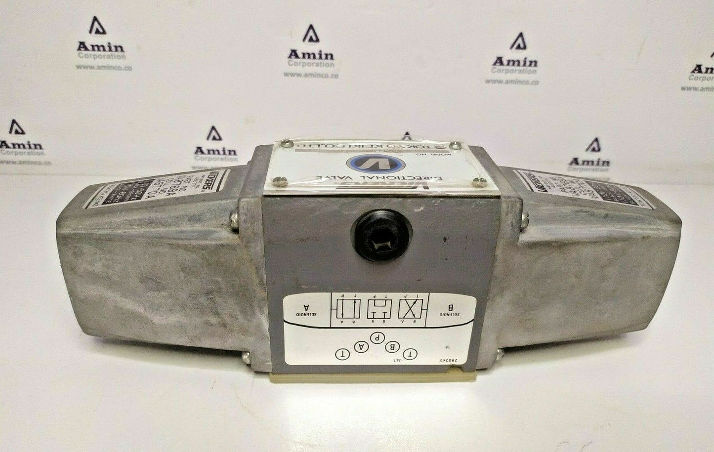 Vickers DG4S4-018C-50-JA Directional control valve - NEW