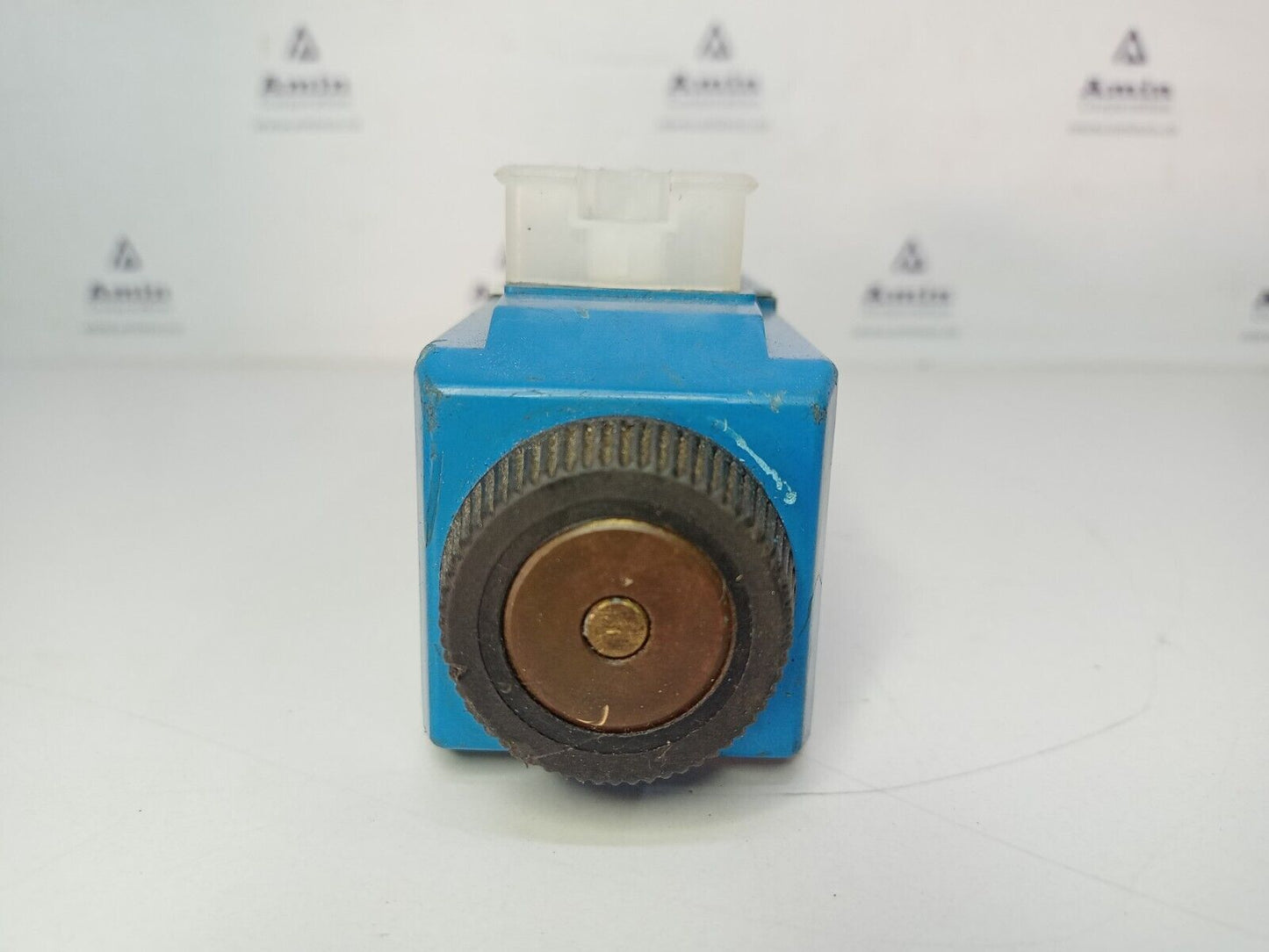 Eaton Vickers DG4V-3-6C-M-U-H7-60 Directional Control valve