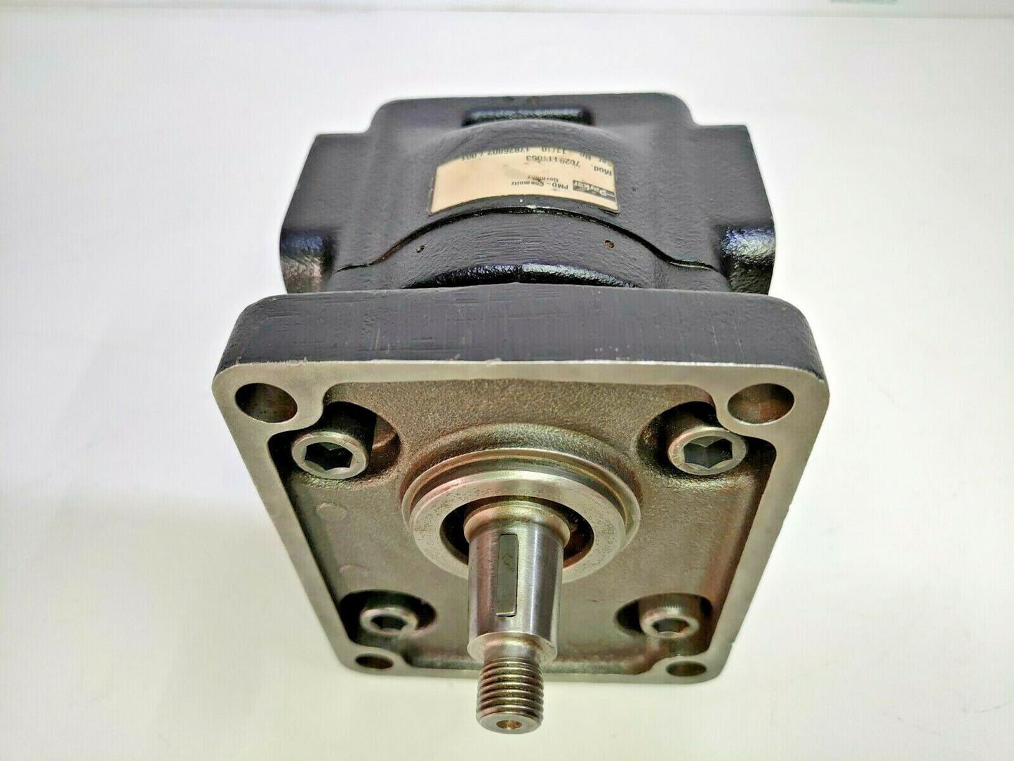 Parker 7029111063 Model: PGP620A0330CT1D7NE8E6B1B1 Hydraulic gear Pump - NEW