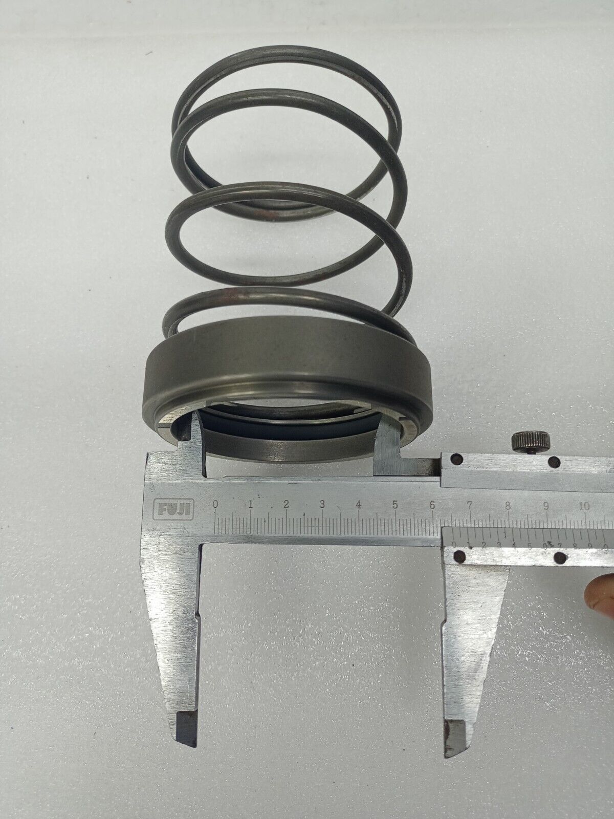 LS Seals M/E LO pump seal AC065