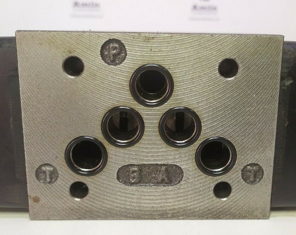 Parker D3W 4 C JJ 23X803 CL Directional control valve