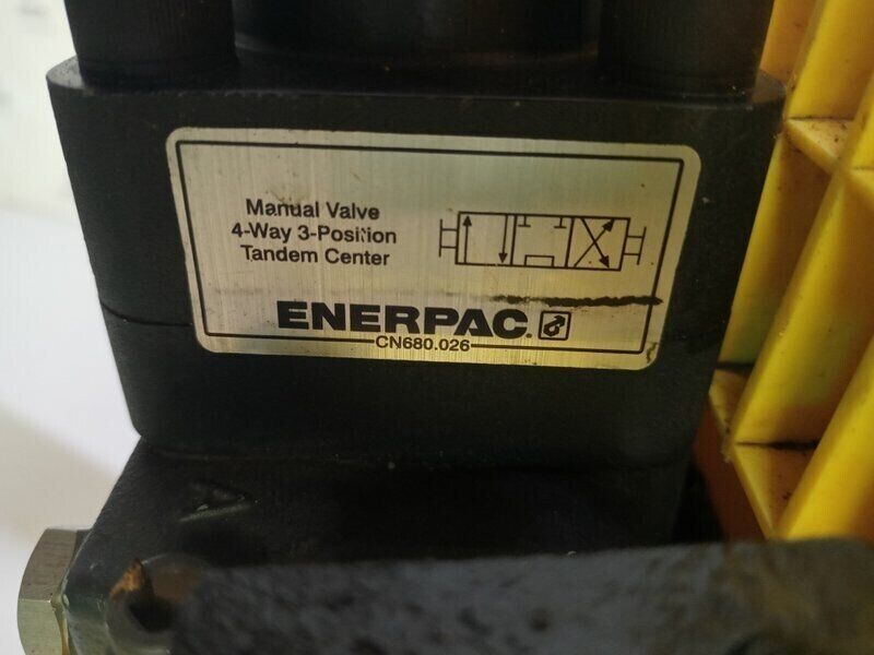 Enerpac PAM-1042 Air hydraulic pump 4/3 manual valve, 700bar/10,000psi - TESTED