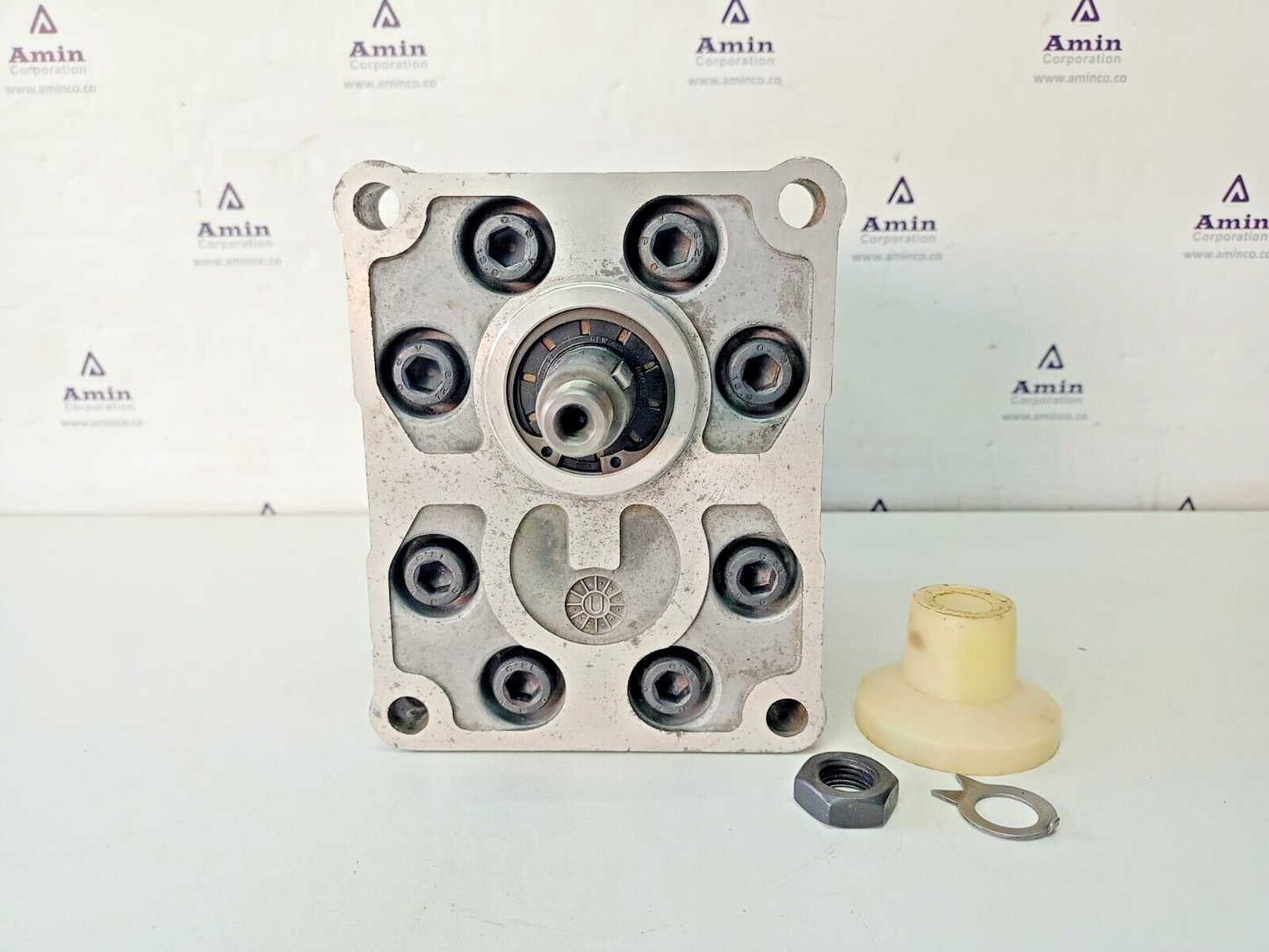 Sauer Danfoss SNP3NN/033RN01BA Hydraulic gear pump 111.25.024.0C - NEW