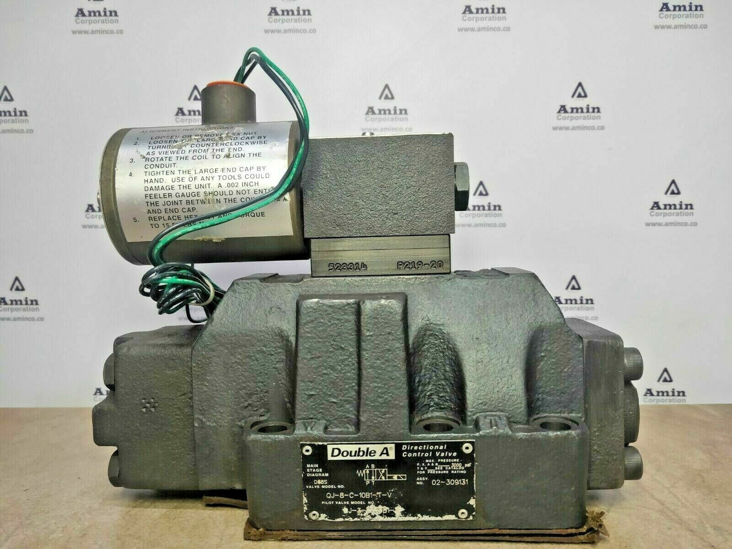 Double-A QJ-3-C-10D1-V with QJ-8-C-10B1-T-V Directional control valve - NEW