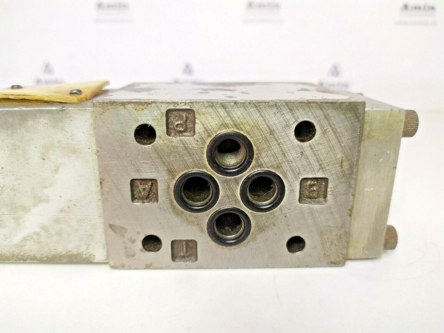 Abex Denison D2D02-35-111-01-01-0 Directional control valve