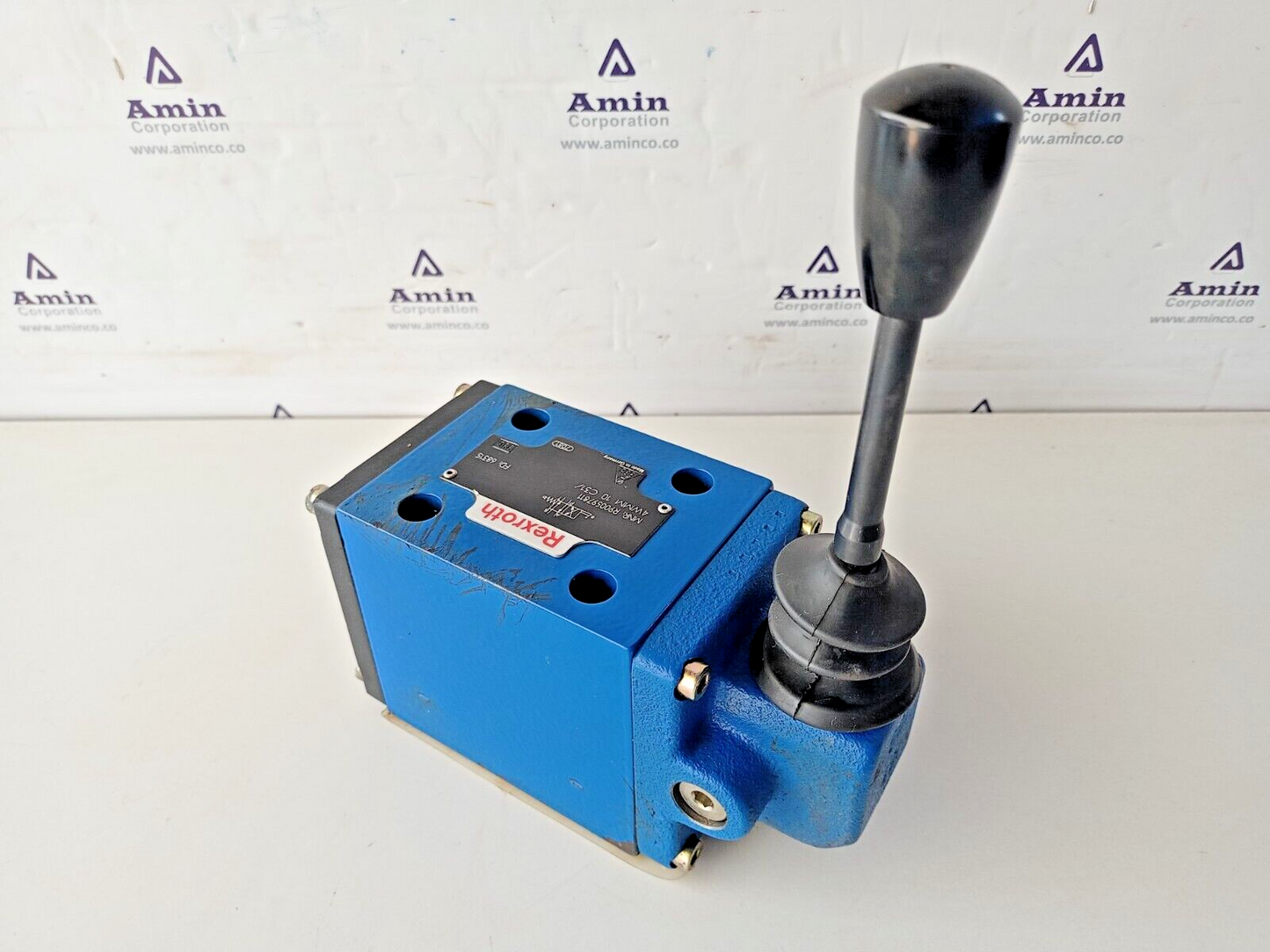 REXROTH 4WMM 10 C31 Directional control valve MNR R900597811 - NEW