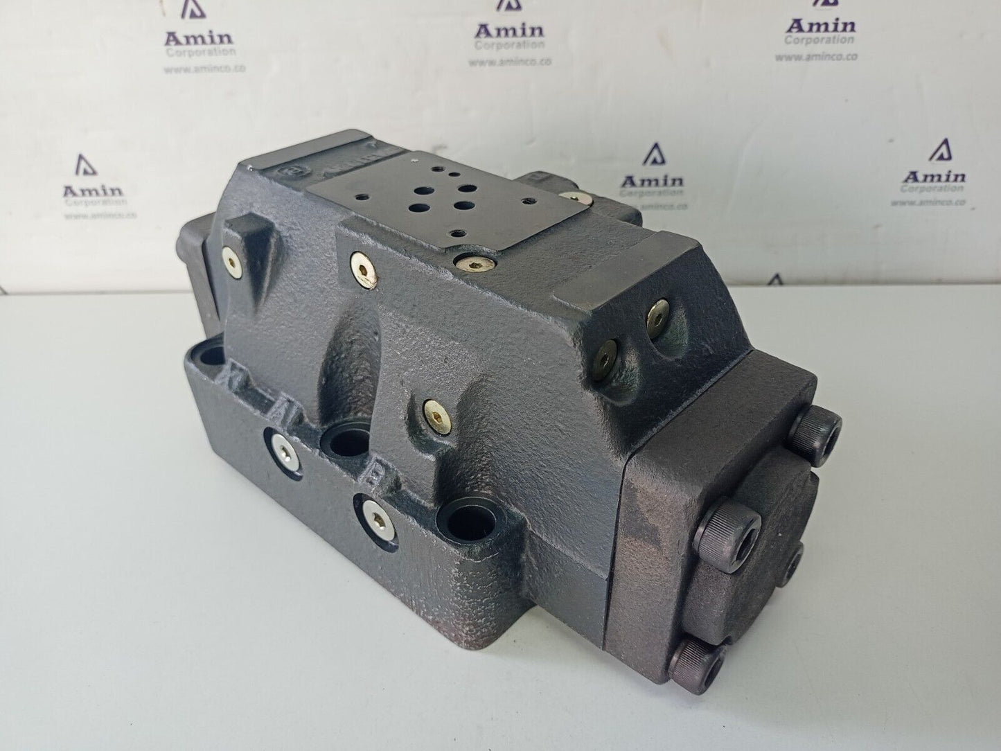 Eaton-Vickers DG5S-8-2C-T-K-M-X1-ER4-30 Directional control Valve - NEW