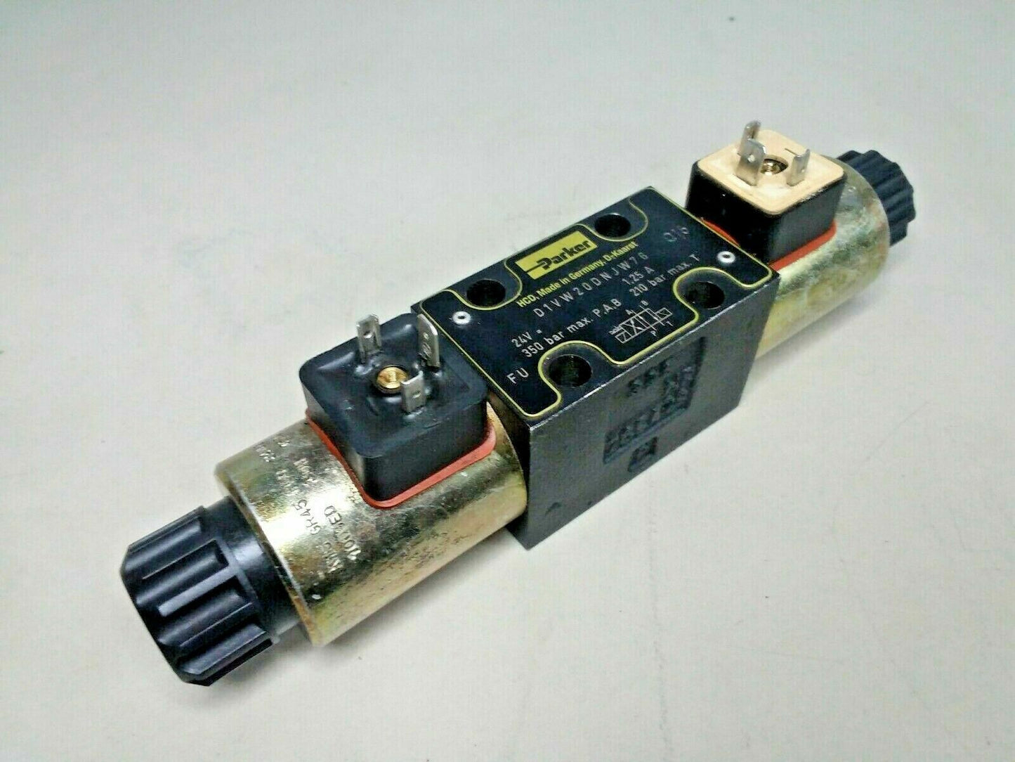 Parker D1VW20DNJW76 Directional control valve 350 bar max. - NEW