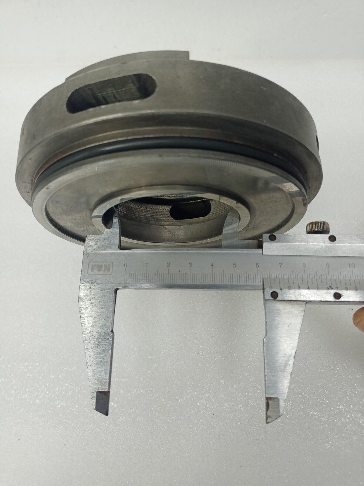 LS Seals M/E LO pump seal AC065