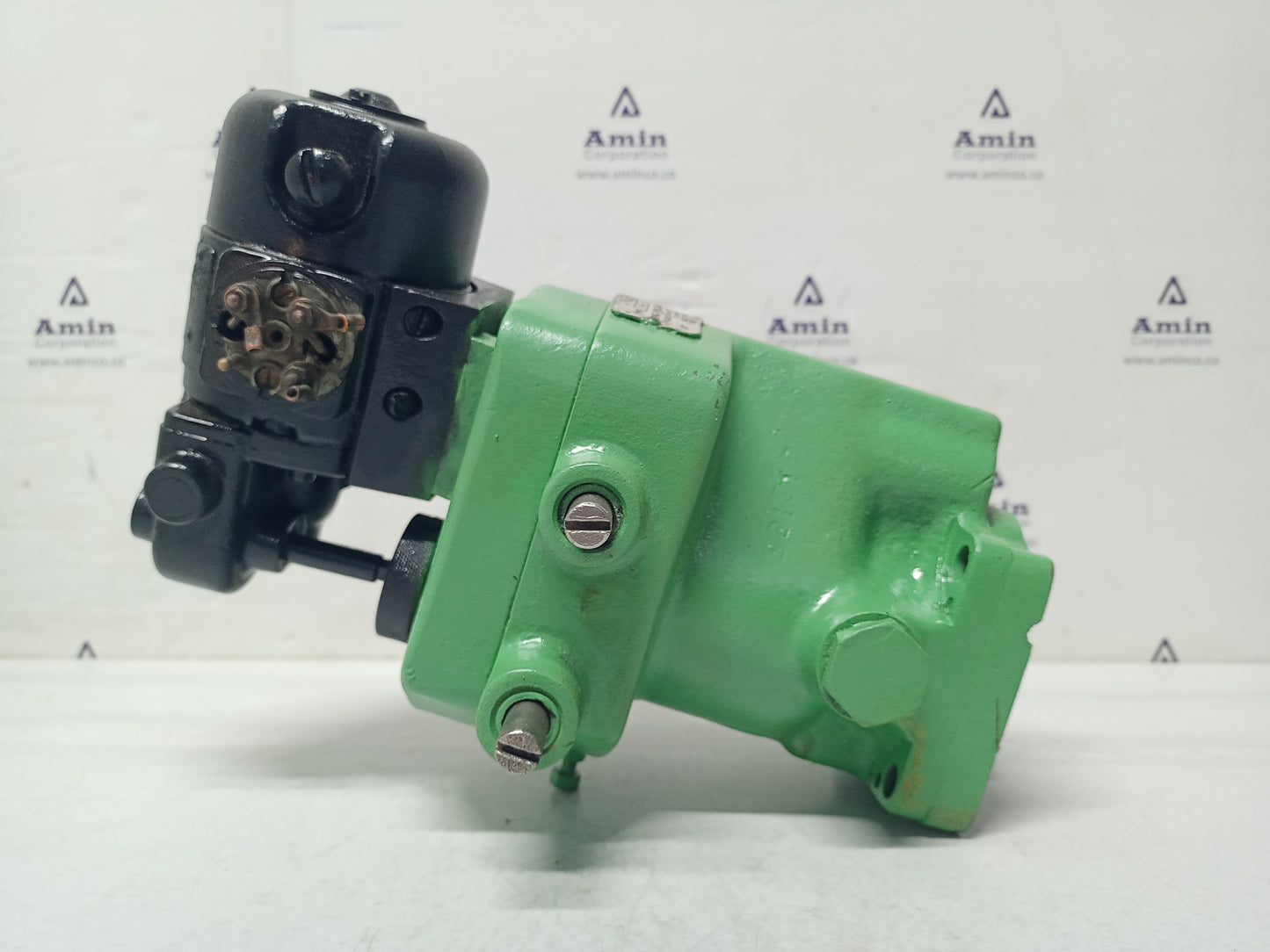 Woodward Governor Type: 04702 with motor