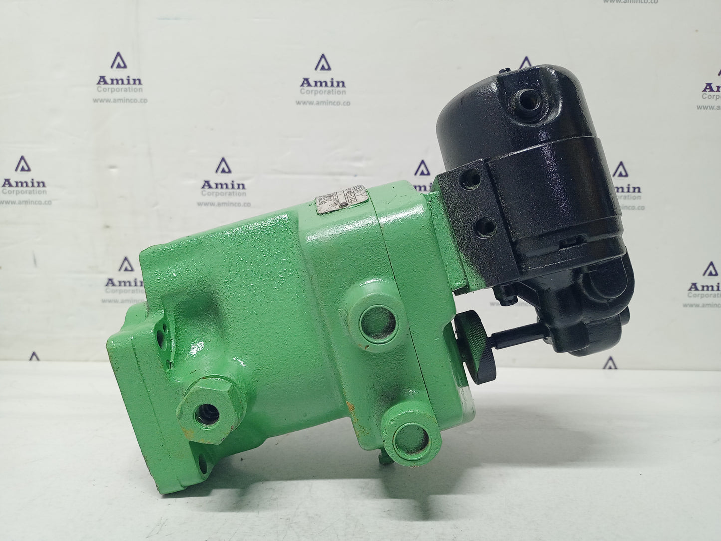 Woodward Governor Type: 04702 with motor