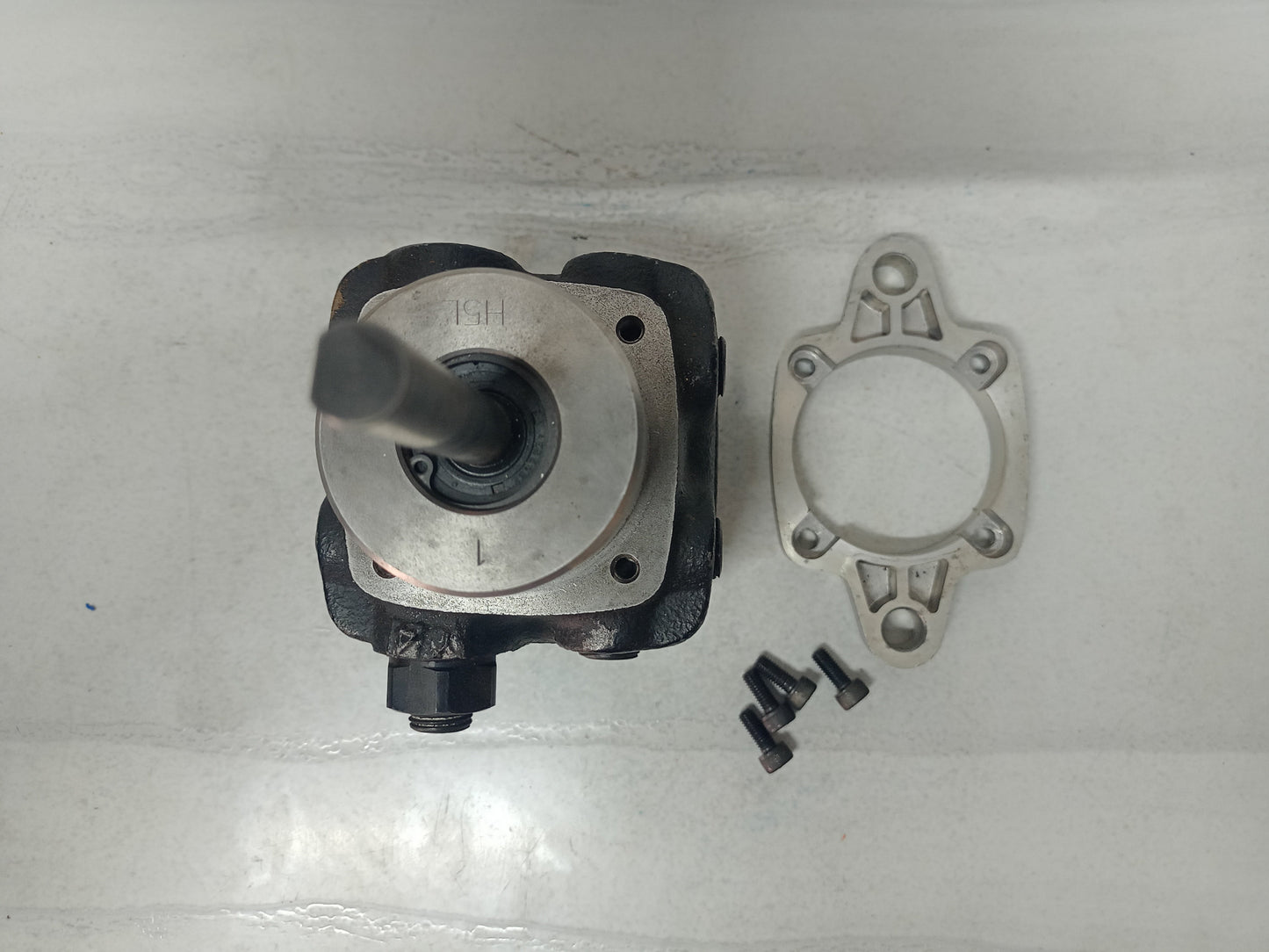 Nippon Oil Pump GFH-V5L - NEW