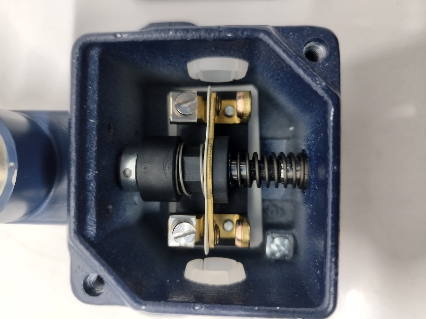 SCHMERSAL T.422-10Y-M20-1090/2186, AC-15, Ui 500V, Uimp 6kV Limit Switch - NEW