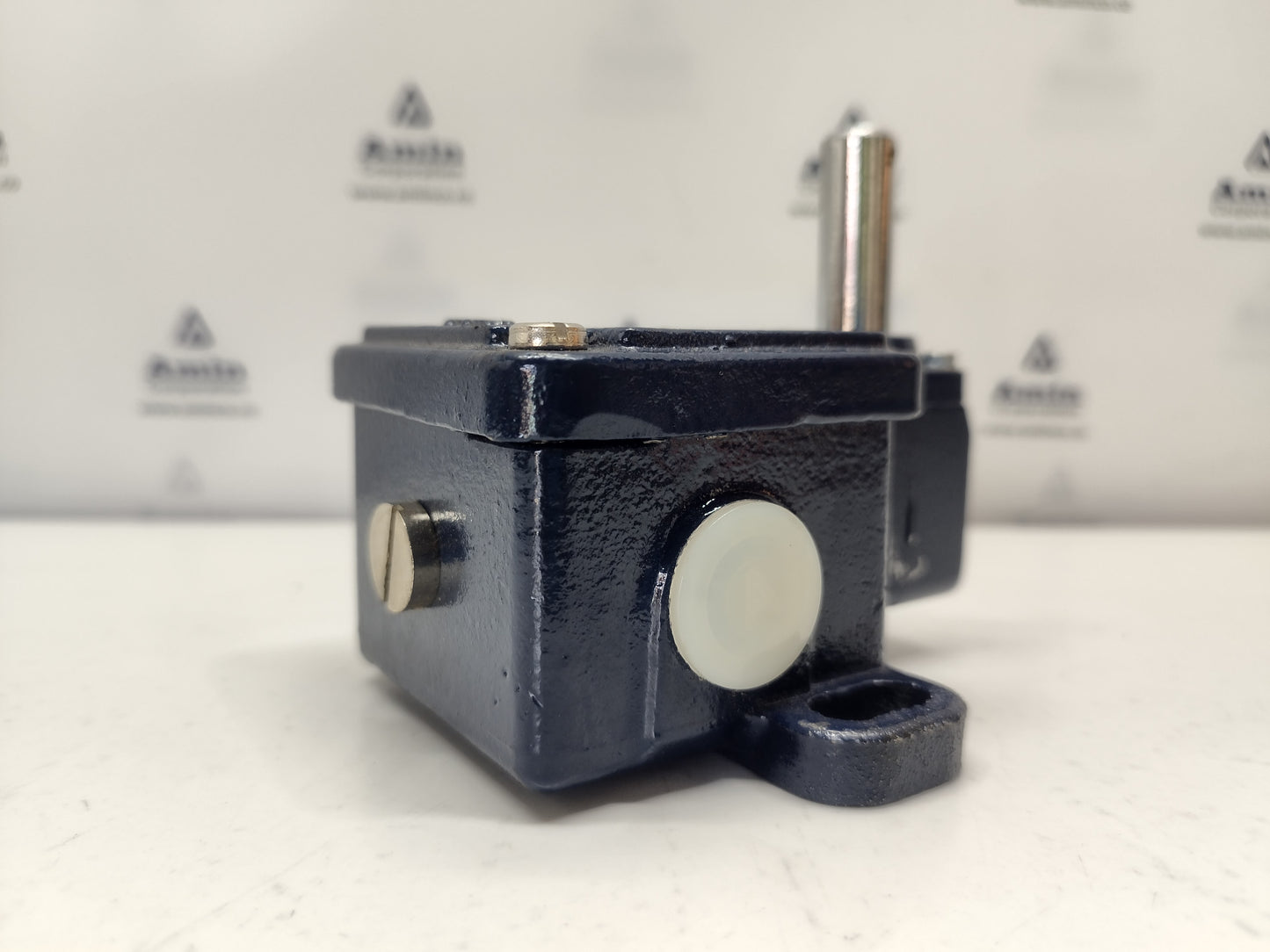 SCHMERSAL TD422-01Y-2512, AC-15, Ui 250V, Uimp 4kV Limit Switch - NEW