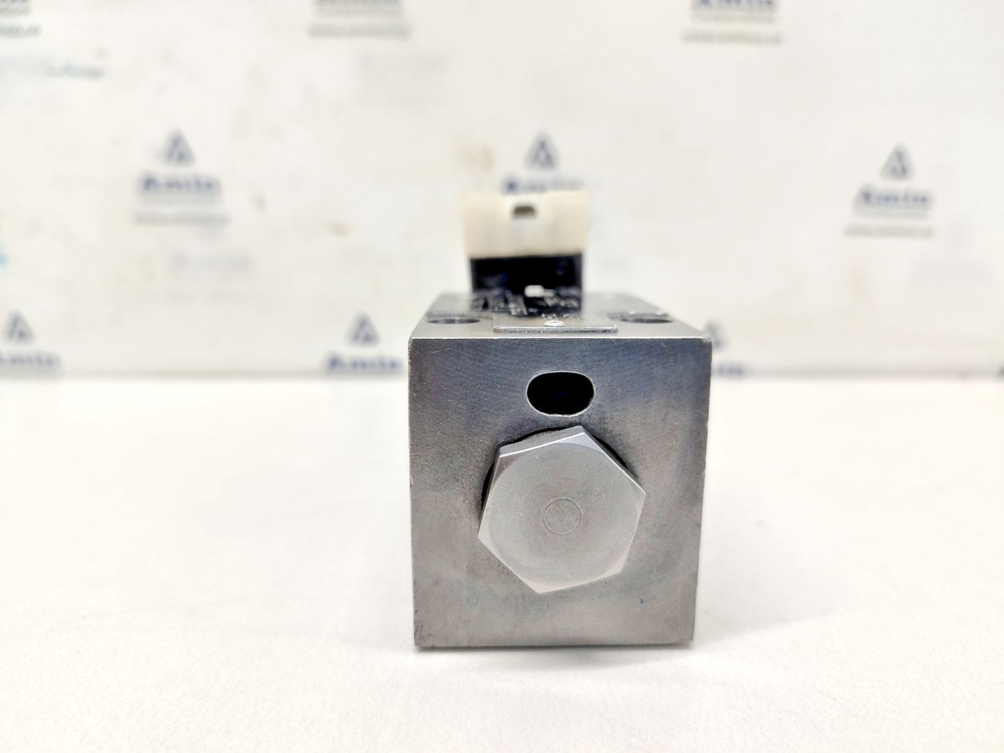 Denison Hydraulics 4D01 3101 0601 B1G0Q Directional control valve