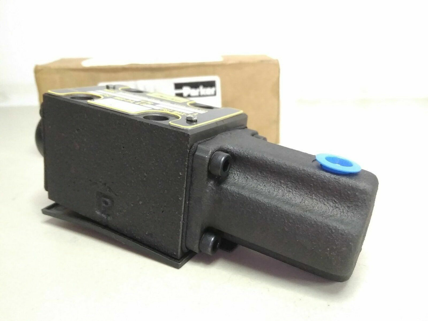 Parker D1VA001HN Hydraulic Directional Control Valves 5000 PSI MAX. - NEW