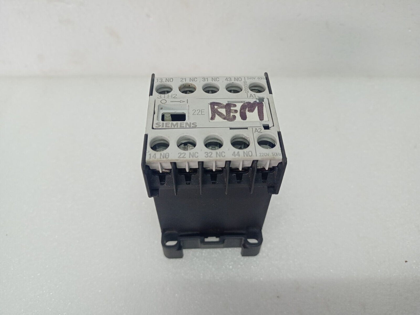 Siemens 3TH2022-0AP6 Contactor relay