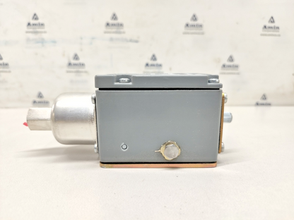 SQUARE D Class: 9012 ACW-8 Form: M12 Ser.: C Pressure Switch - NEW