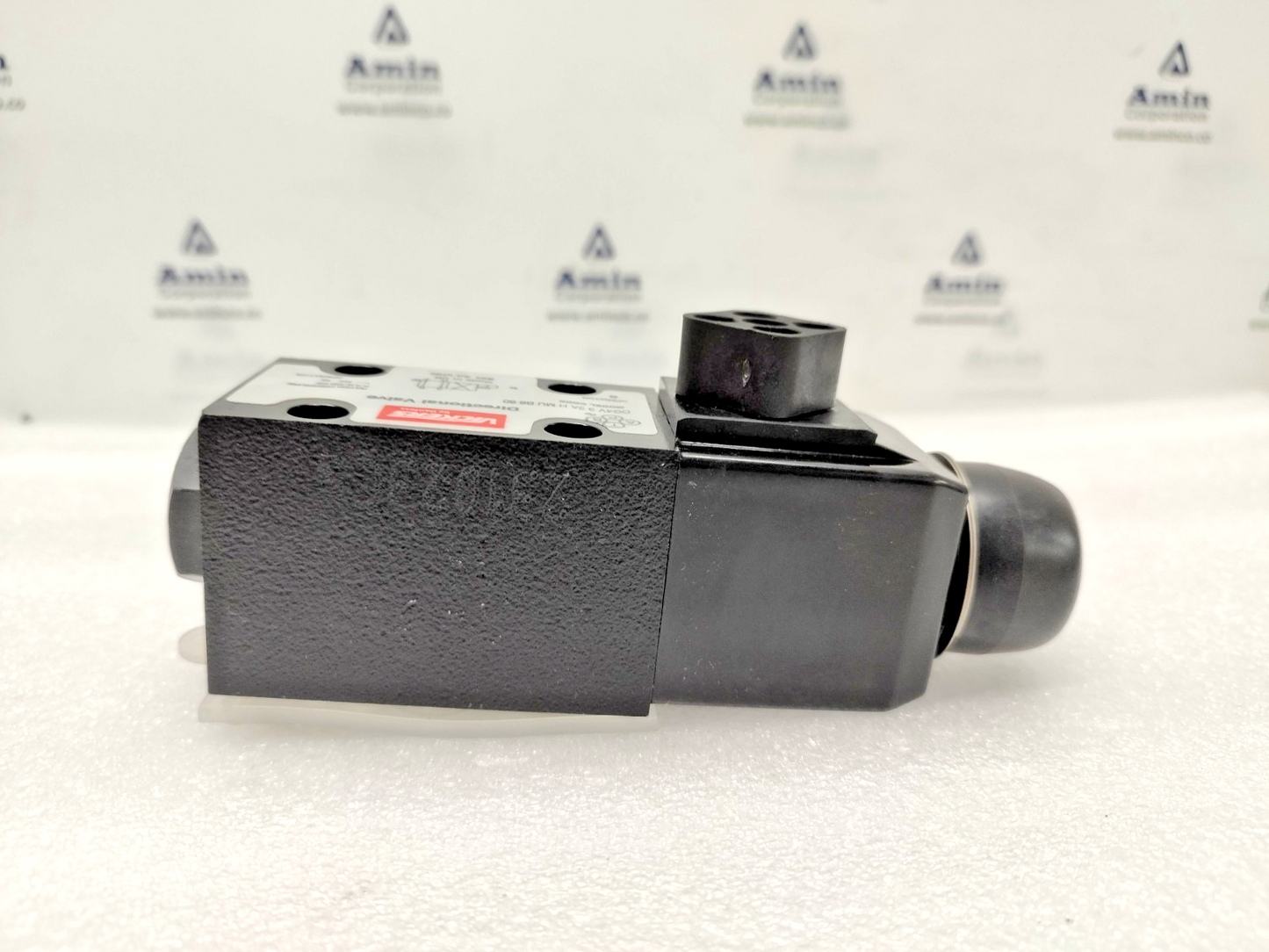 Vickers by Danfoss DG4V-3-2A-H-MU-B6-60 Directional control valve - NEW