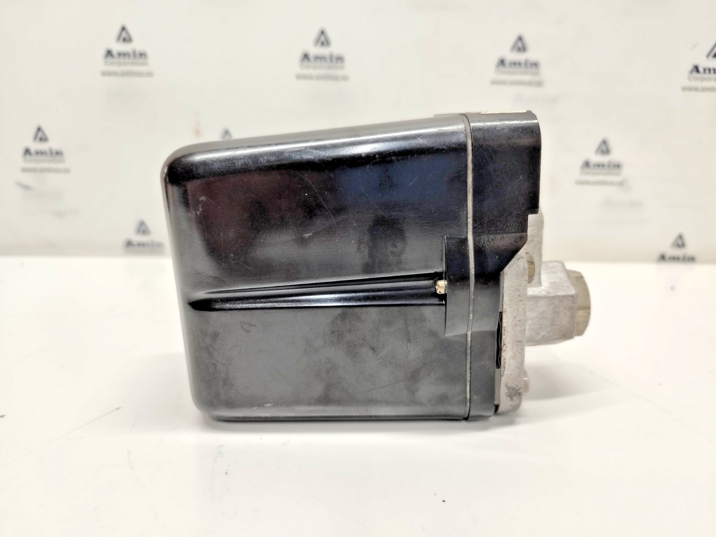 Condor MDR53/8 Pressure Switch AC-15, 4A, 250V, 5-8 bar - NEW