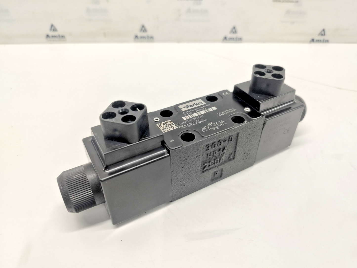 Parker D1VW004CNYW91 Directional Control Valve - NEW