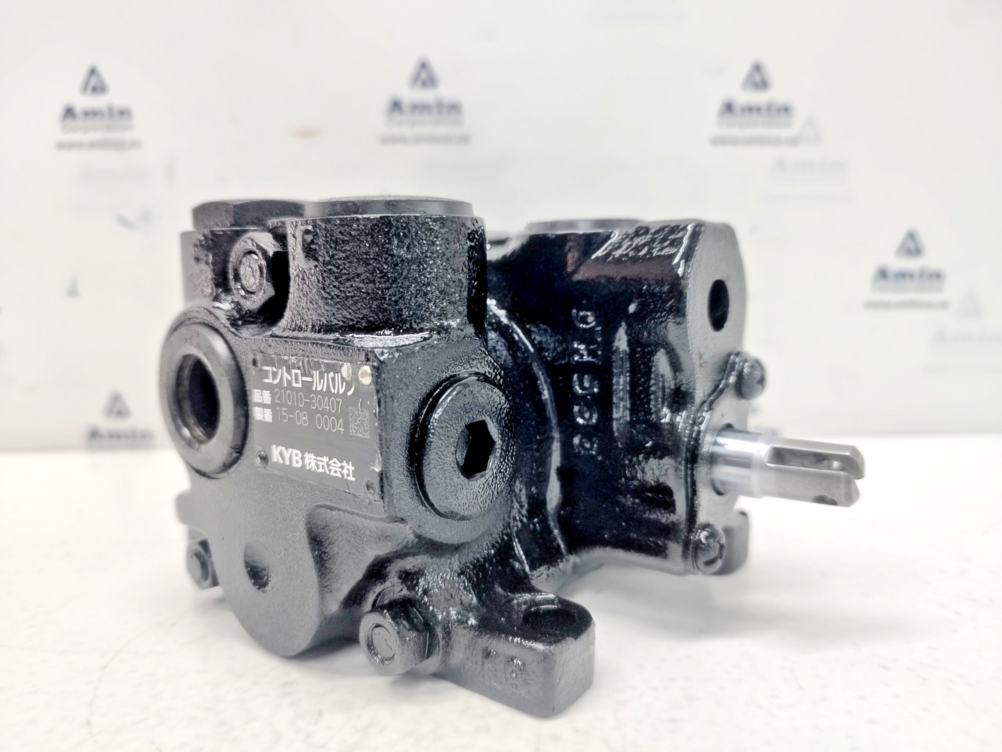 Kyb Kayaba 21010-30407 Hydraulic control valve - NEW