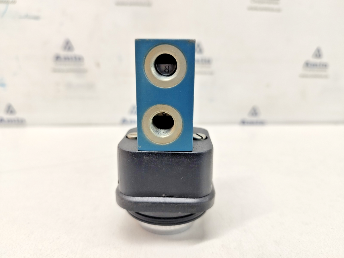 Wabco 5630201240 Pneumatic Directional Valve - NEW
