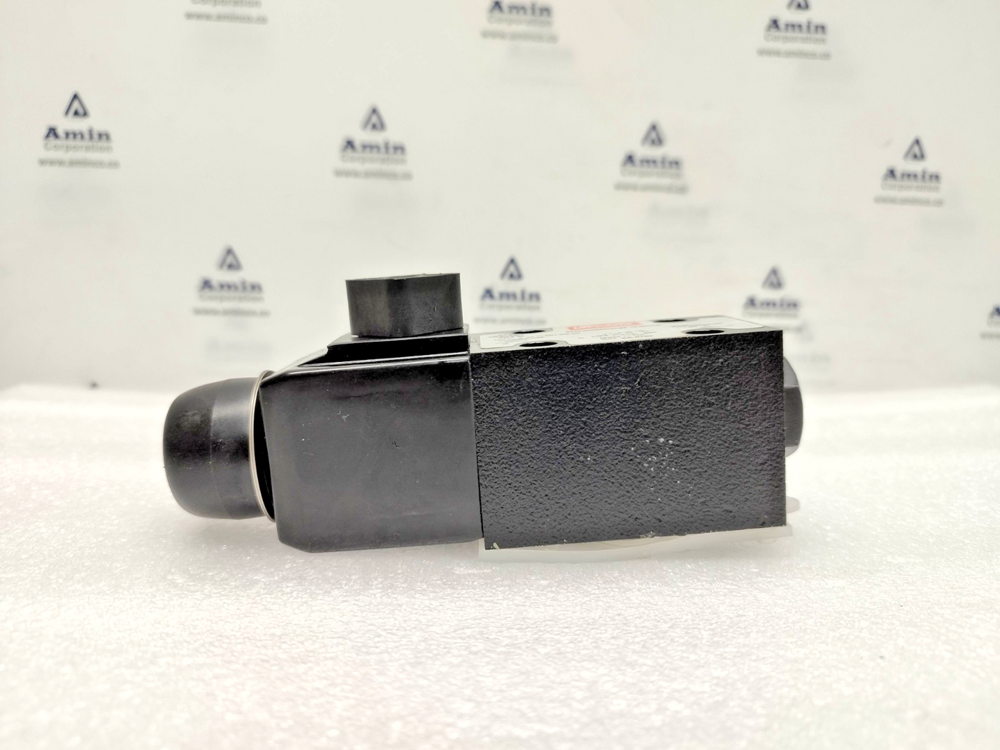 Vickers by Danfoss DG4V-3-2A-H-MU-B6-60 Directional control valve - NEW