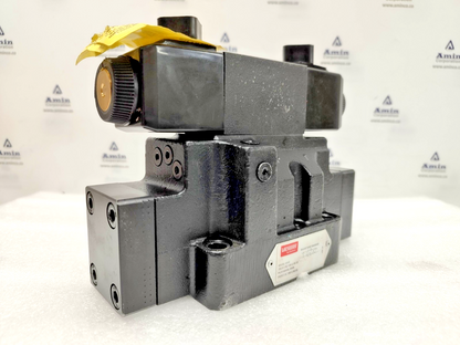 Vickers by Danfoss DG5V-7-8C-VM-U-B6-50 with DG4V-3-6C-VM-U-B6-60 Valve - NEW