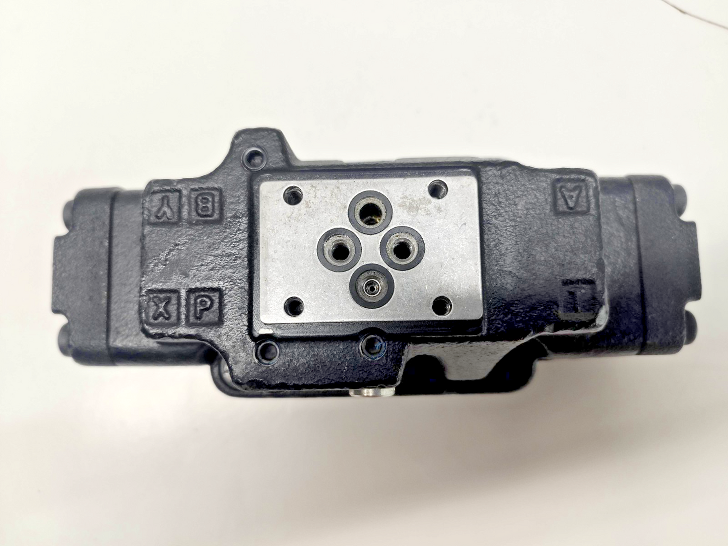 Parker D41VW002C2NJW91  Directional Control Valve - NEW