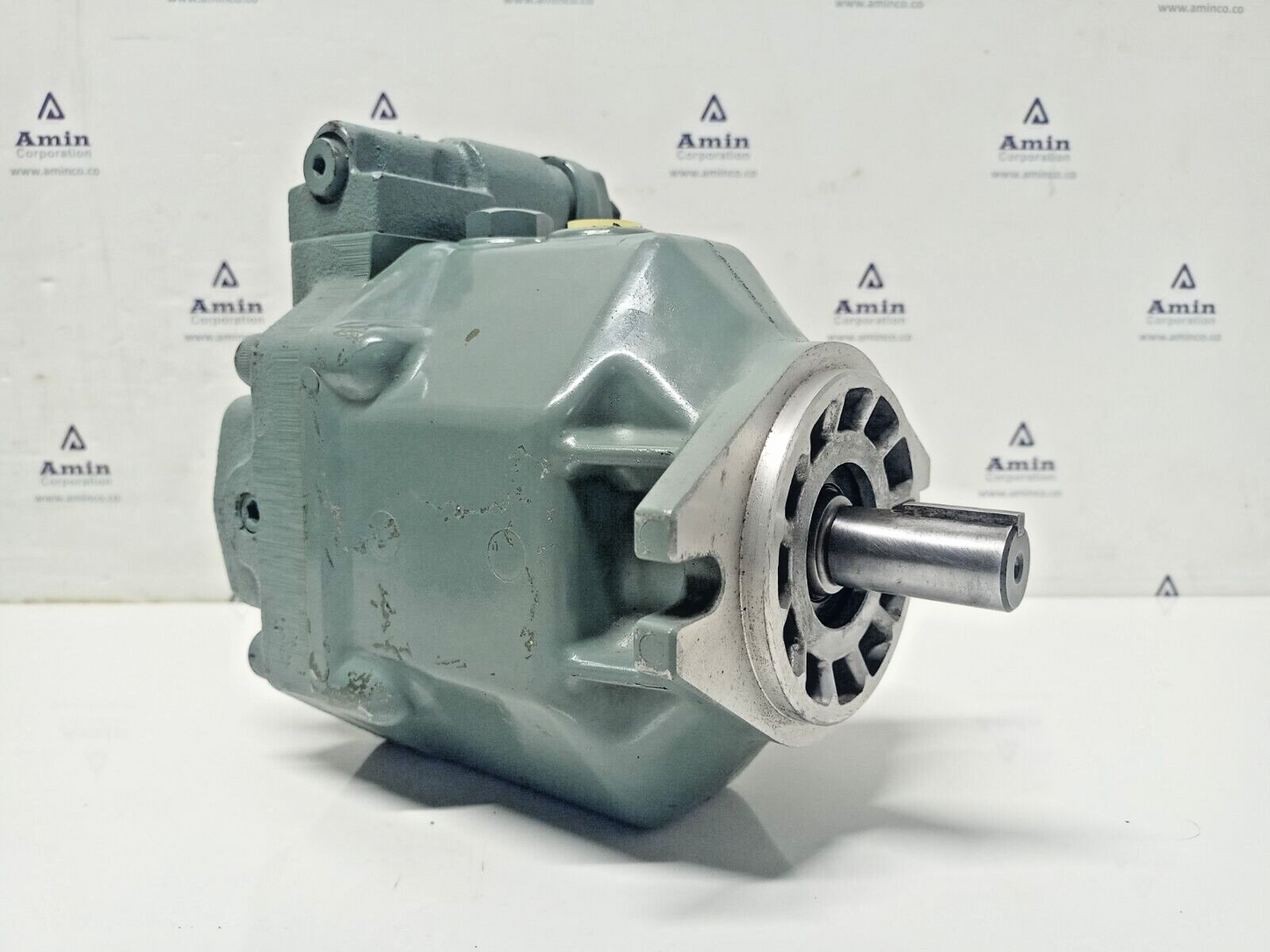 YUKEN AR16-FR01B-20 Variable Piston Pump AR16FR01B20 with Mounting bracket - New
