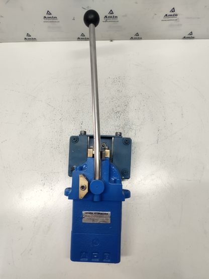 Uchida Hydraulics 2RE 7L05-13-994-1 Directional control valve