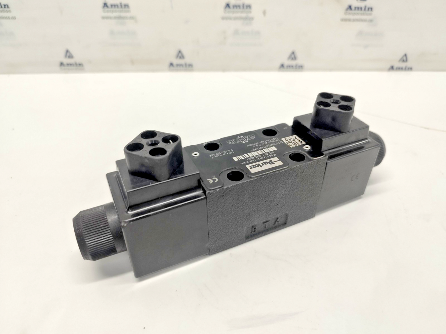 Parker D1VW004CNYW91 Directional Control Valve - NEW