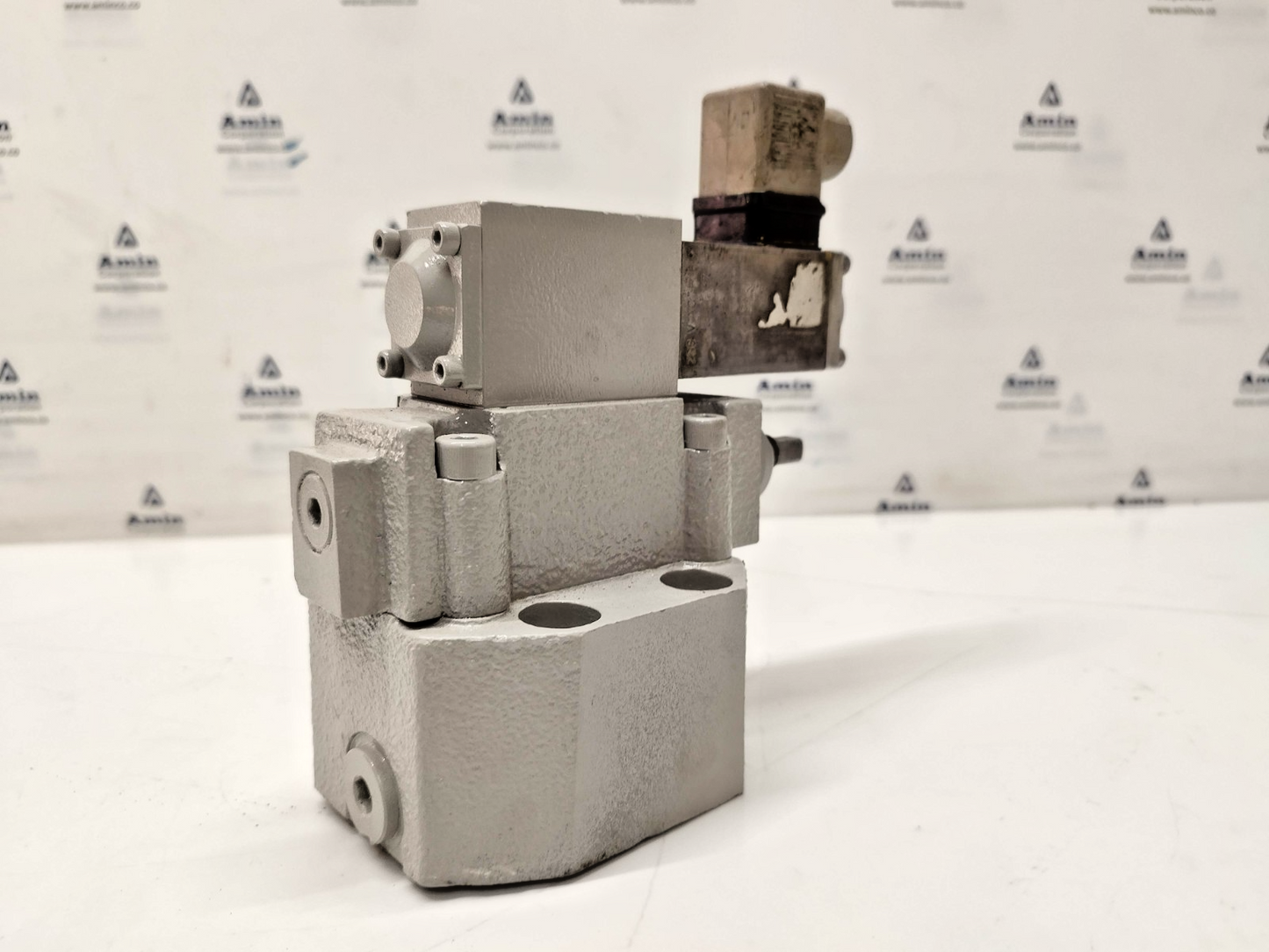 Hydranor VPE5.10.32.1.P220U.H with KV-4/2-4-52A-230AC Directional control valve